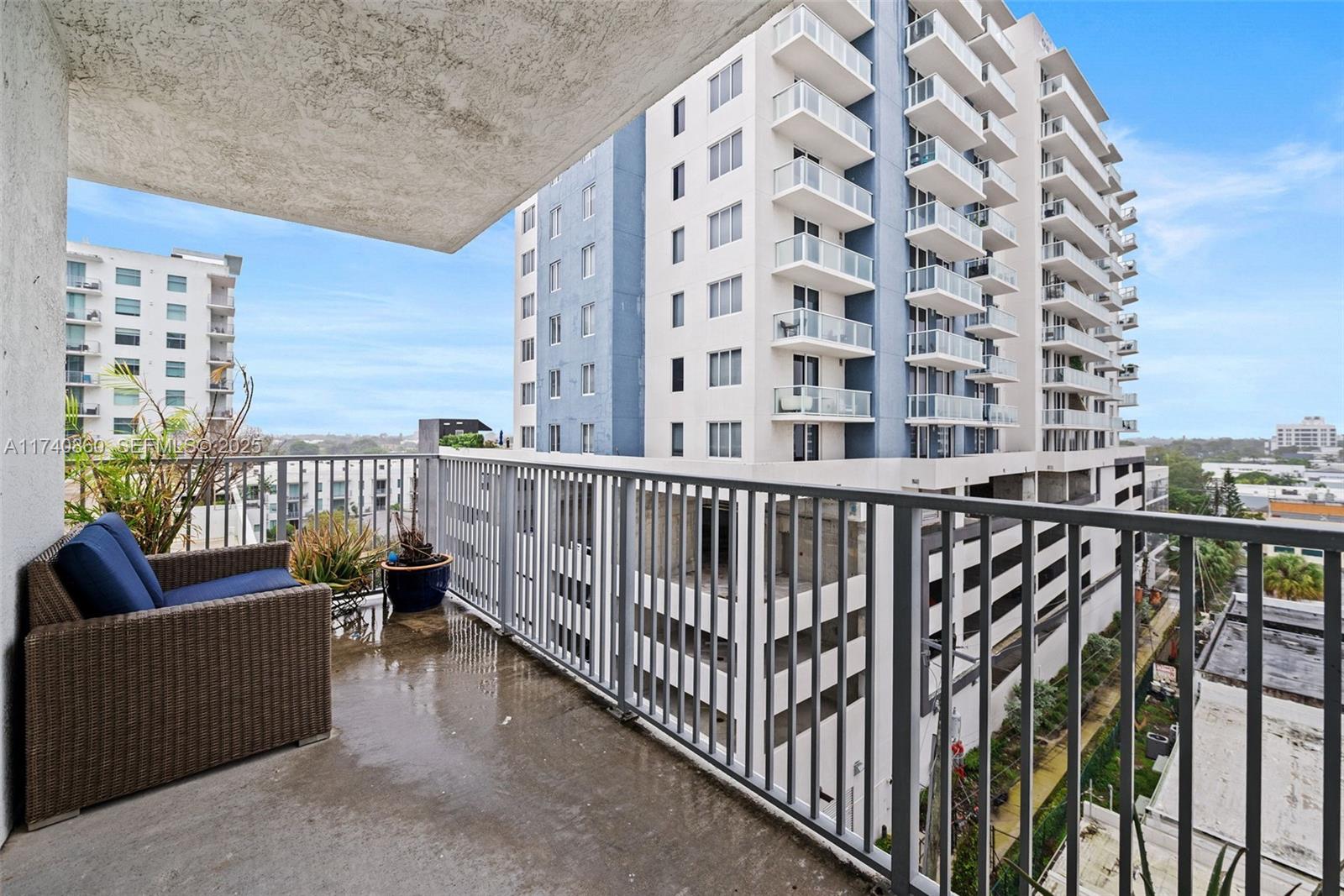 HOLLYWOOD STATION RES CON - Residential