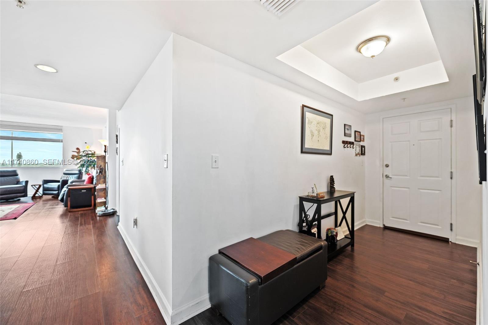 HOLLYWOOD STATION RES CON - Residential