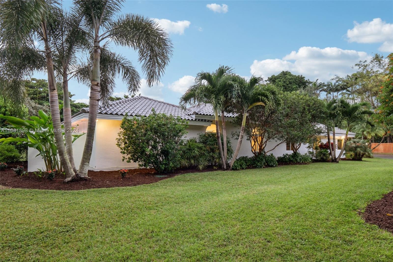 TOWN & RANCH ESTS - Residential