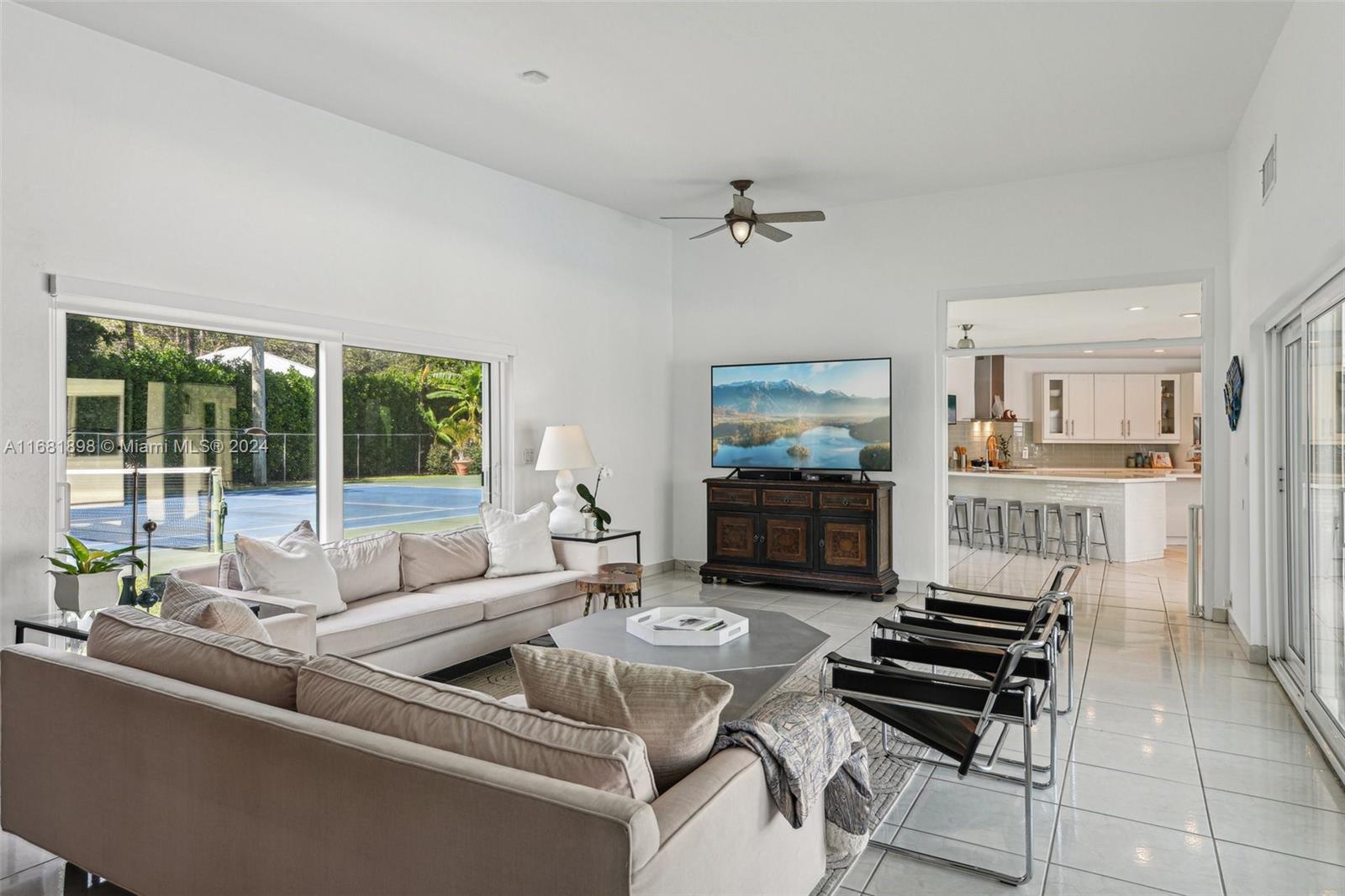 TOWN & RANCH ESTS - Residential