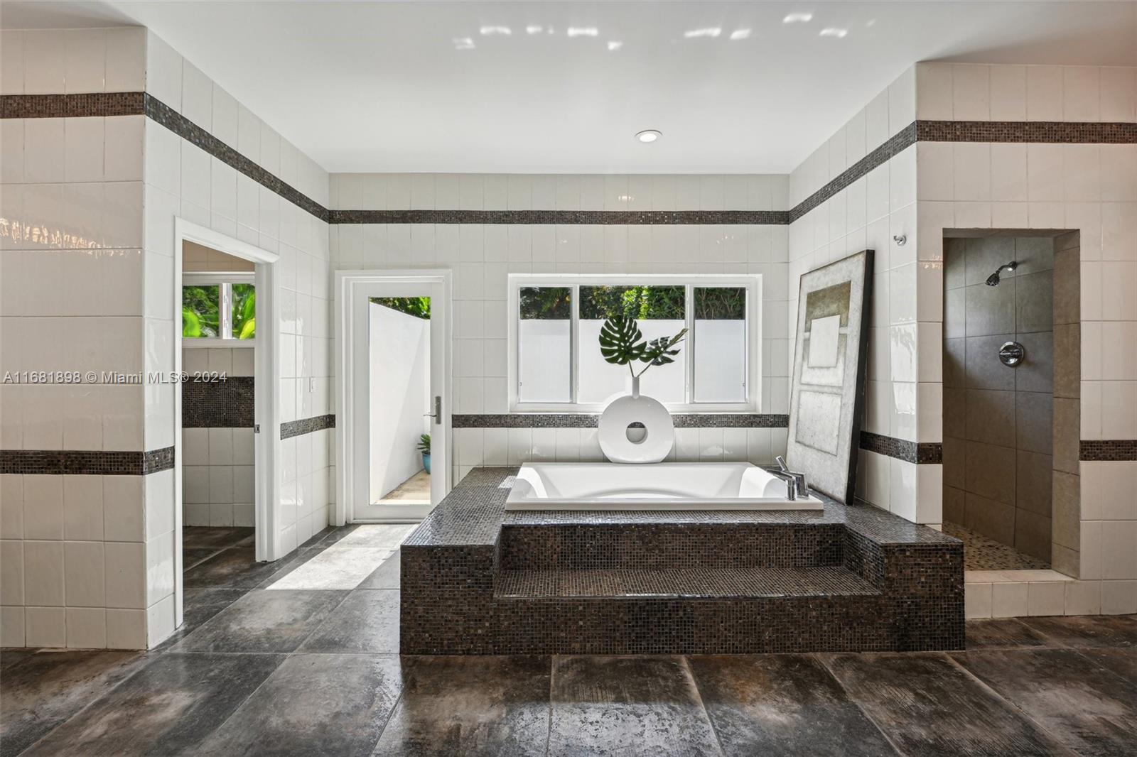 TOWN & RANCH ESTS - Residential