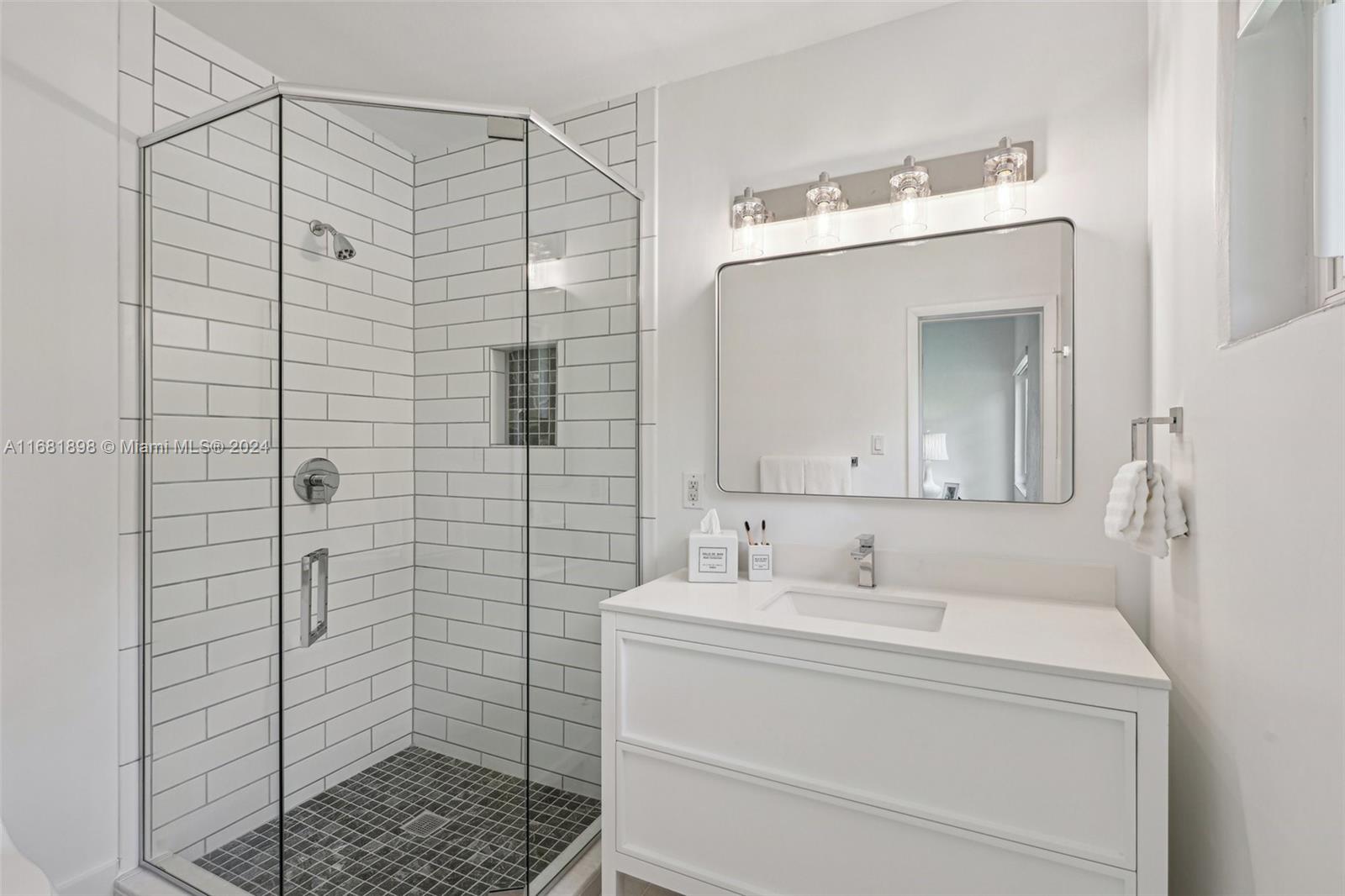 TOWN & RANCH ESTS - Residential