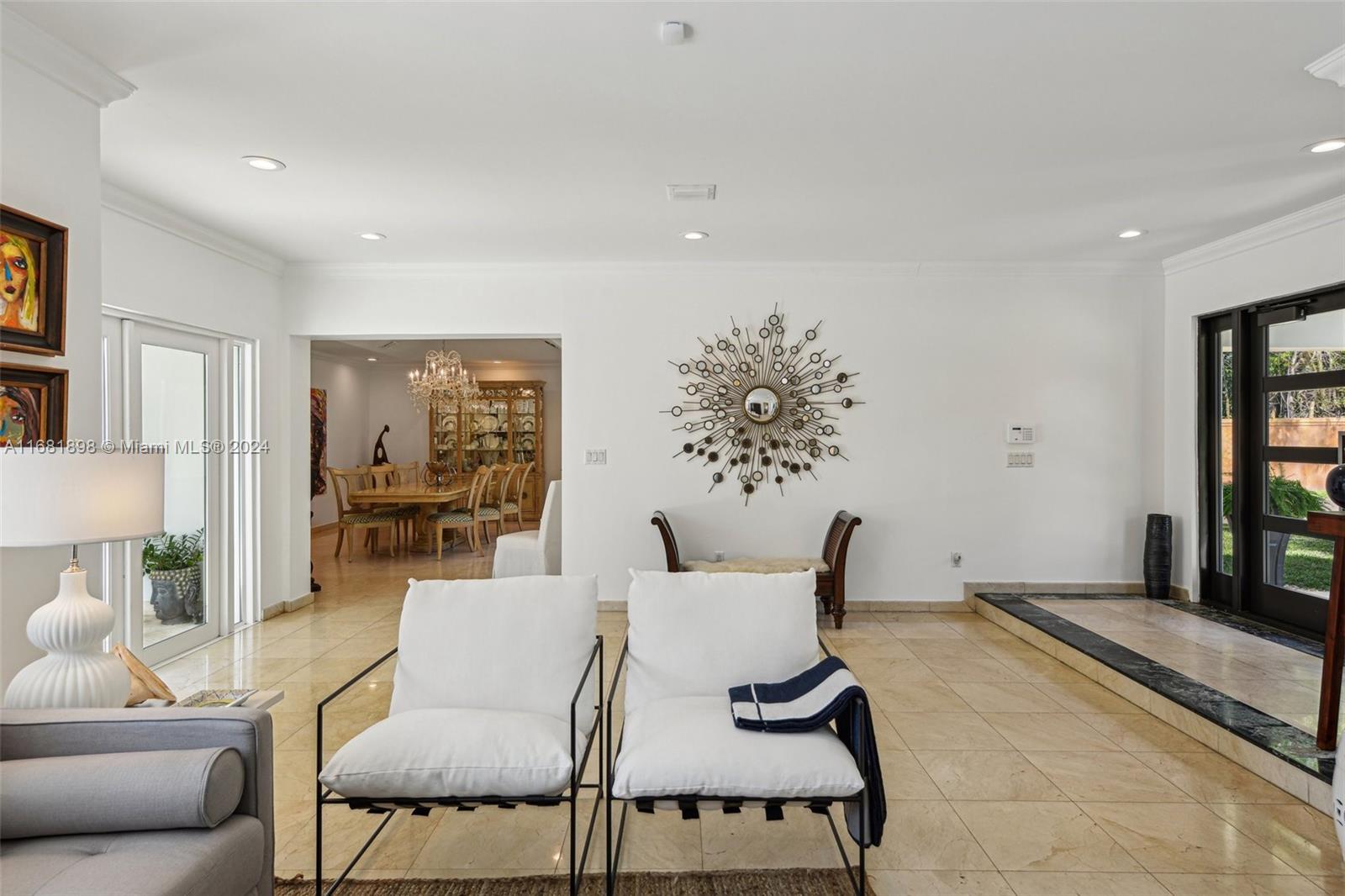 TOWN & RANCH ESTS - Residential