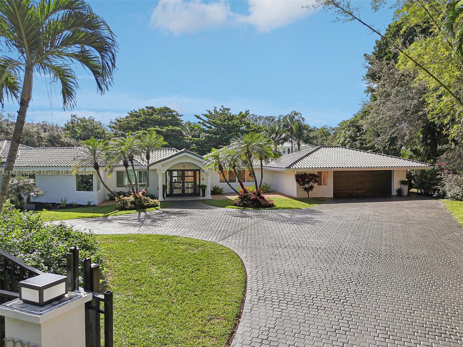 TOWN & RANCH ESTS - Residential