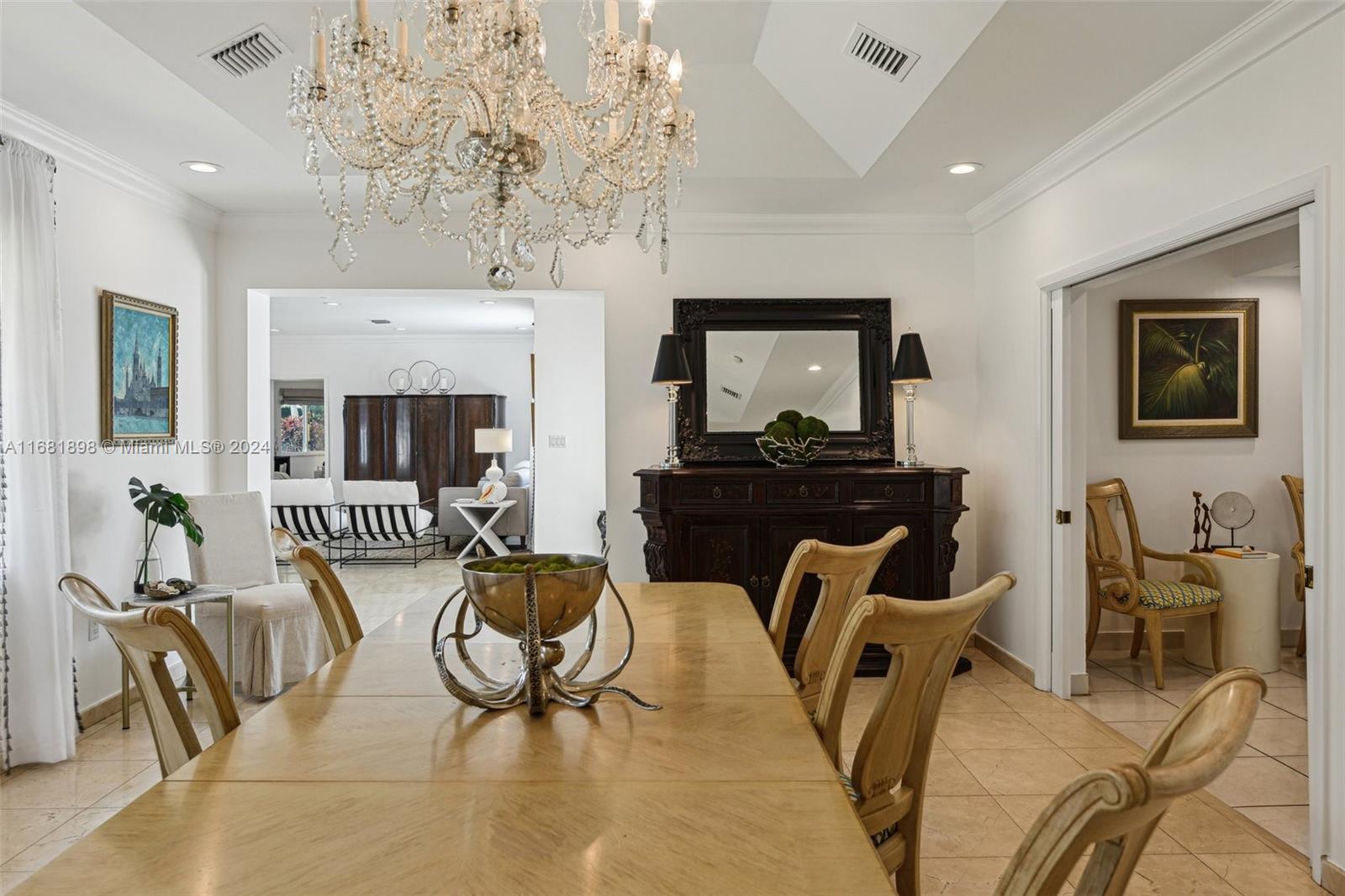 TOWN & RANCH ESTS - Residential