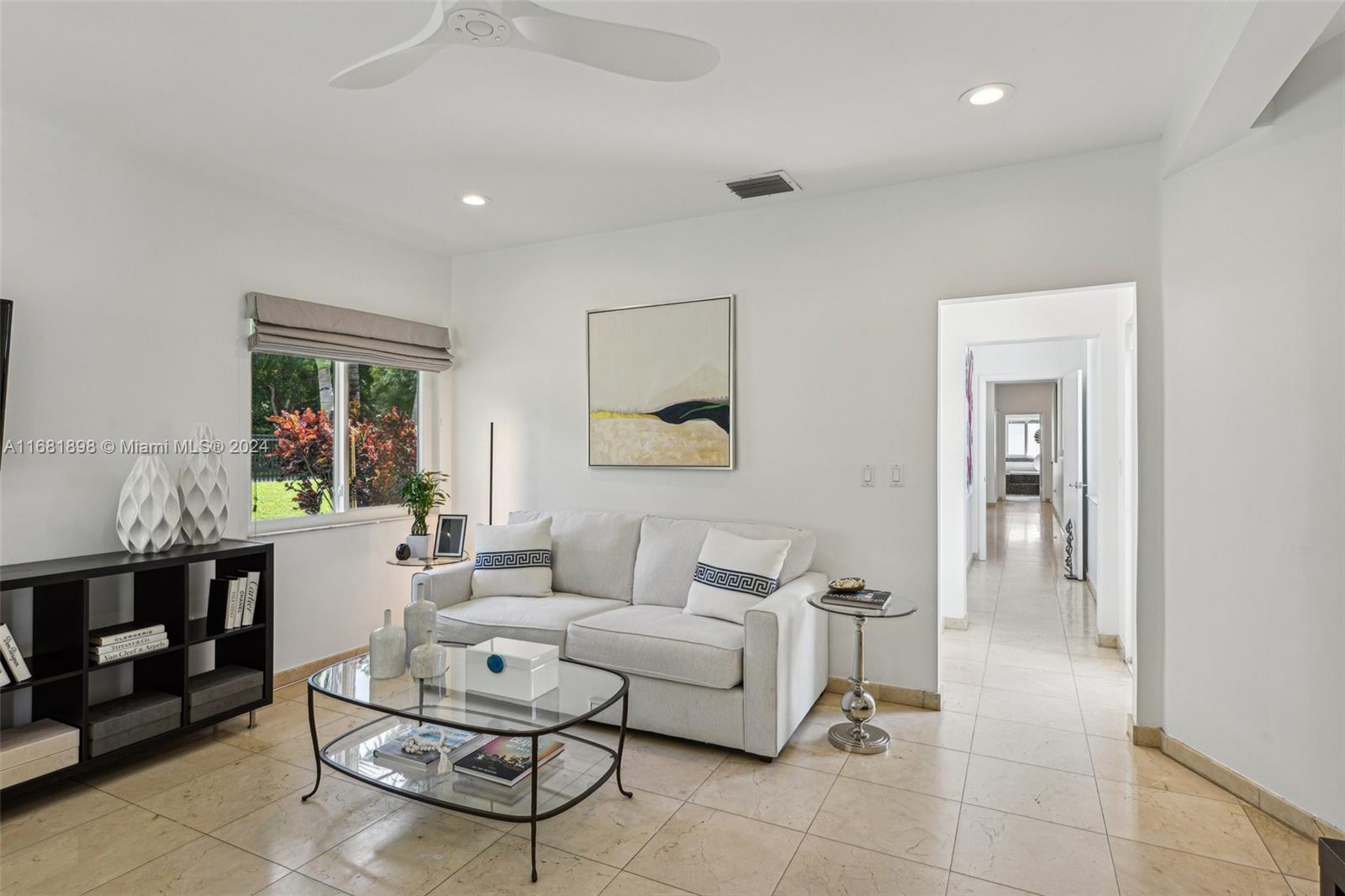 TOWN & RANCH ESTS - Residential