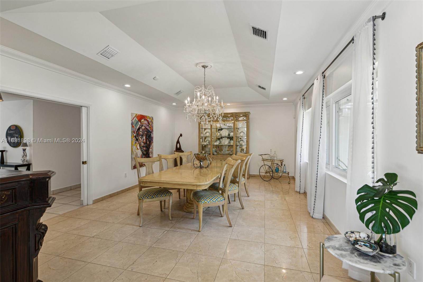 TOWN & RANCH ESTS - Residential