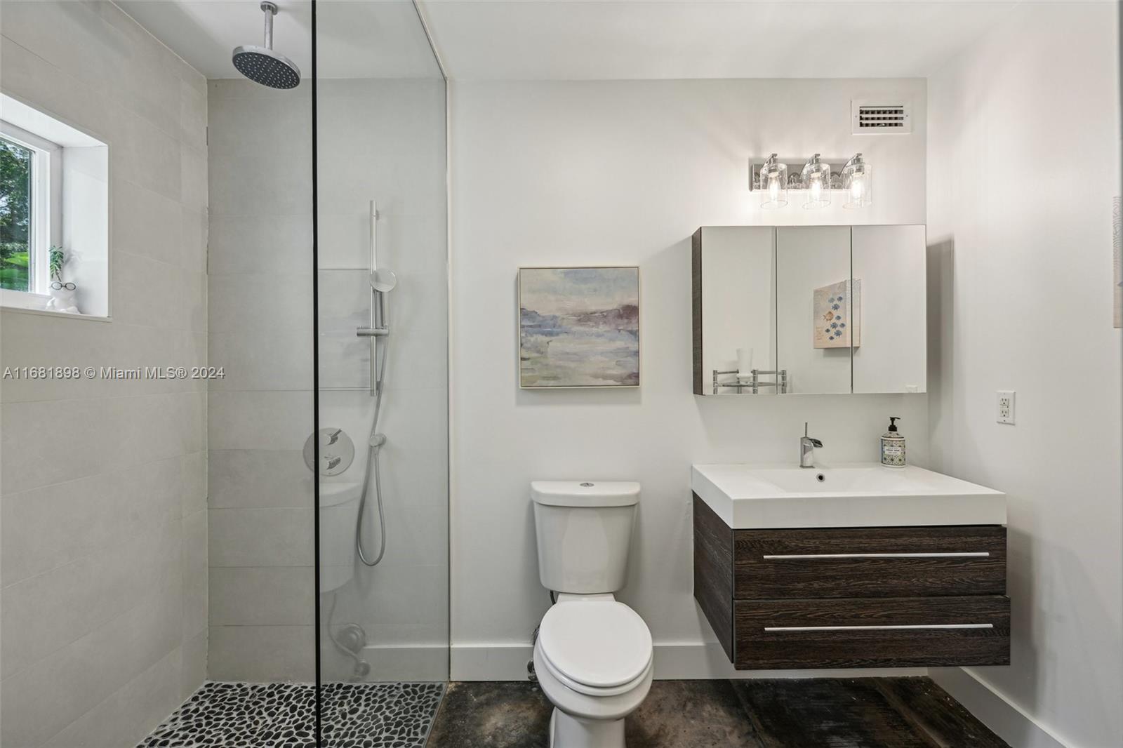 TOWN & RANCH ESTS - Residential