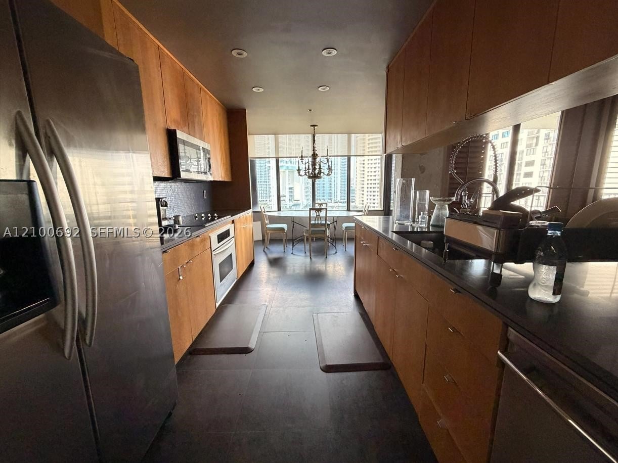 520 Brickell Key Dr A1216
