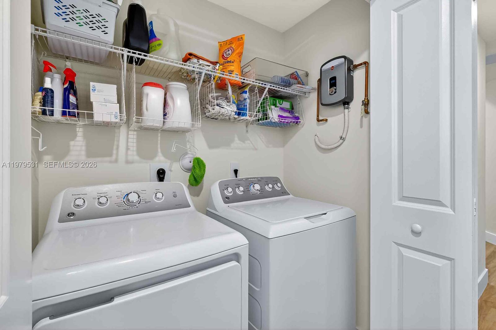 DOWNTOWN DORAL SOUTH PHAS - Residential