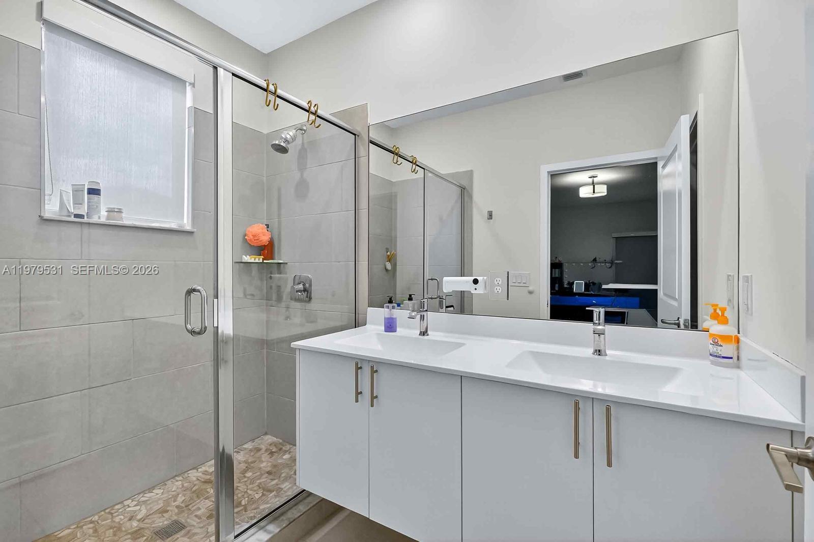 DOWNTOWN DORAL SOUTH PHAS - Residential