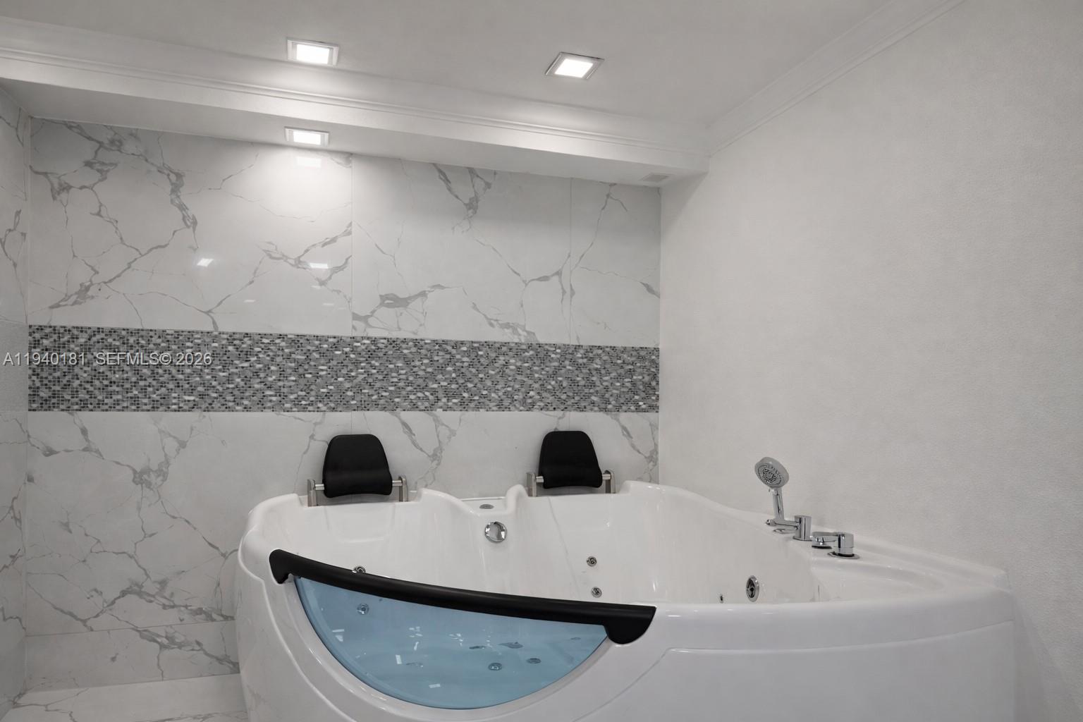 LOS PALACIOS I CONDO - Residential