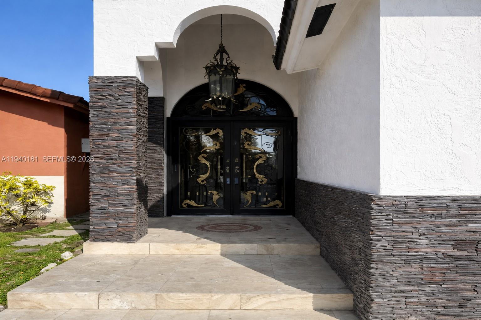 LOS PALACIOS I CONDO - Residential