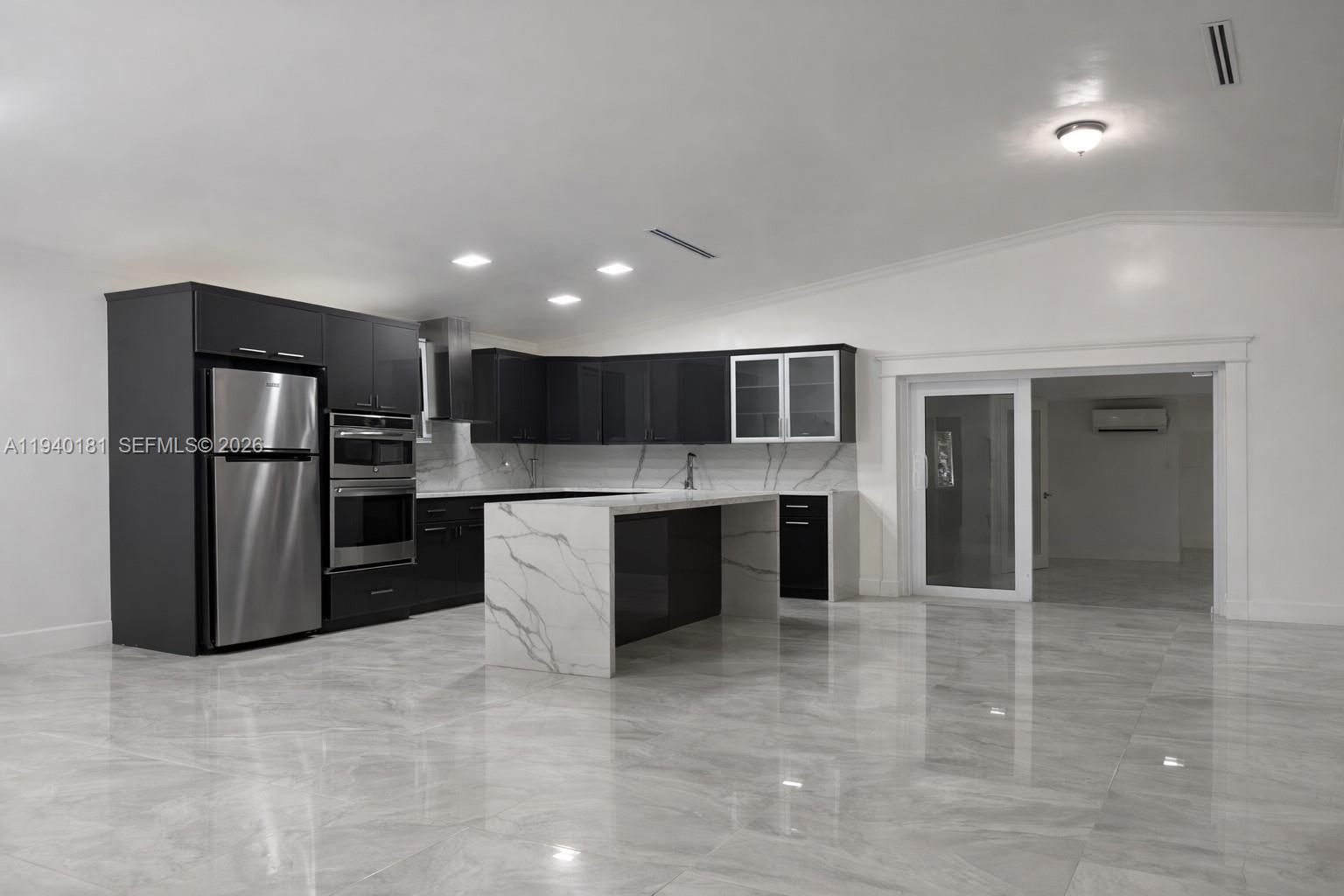 LOS PALACIOS I CONDO - Residential