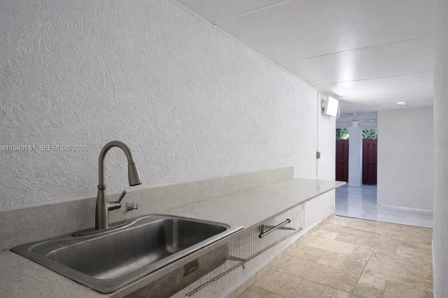 LOS PALACIOS I CONDO - Residential