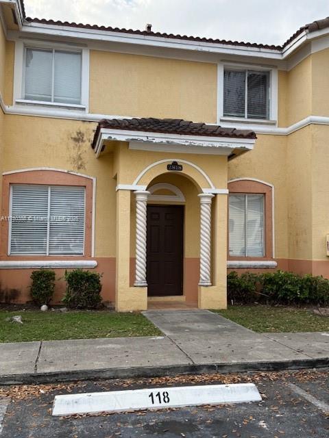 Rental Property at 2818 Se 16th Ave 118, Homestead, Miami-Dade County, Florida - Bedrooms: 3 
Bathrooms: 3  - $2,050 MO.