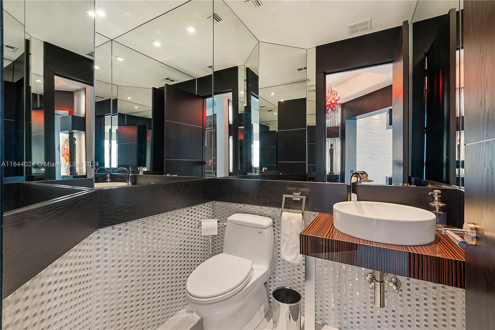 2711 HOLLYWOOD BEACH COND - Residential