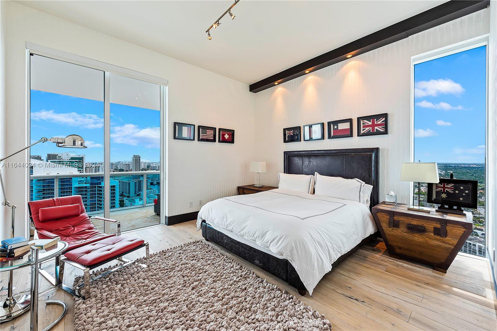 2711 HOLLYWOOD BEACH COND - Residential
