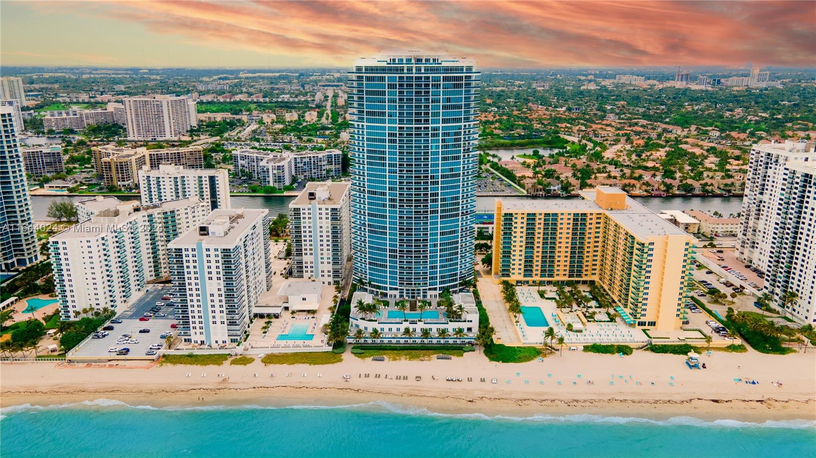 2711 HOLLYWOOD BEACH COND - Residential