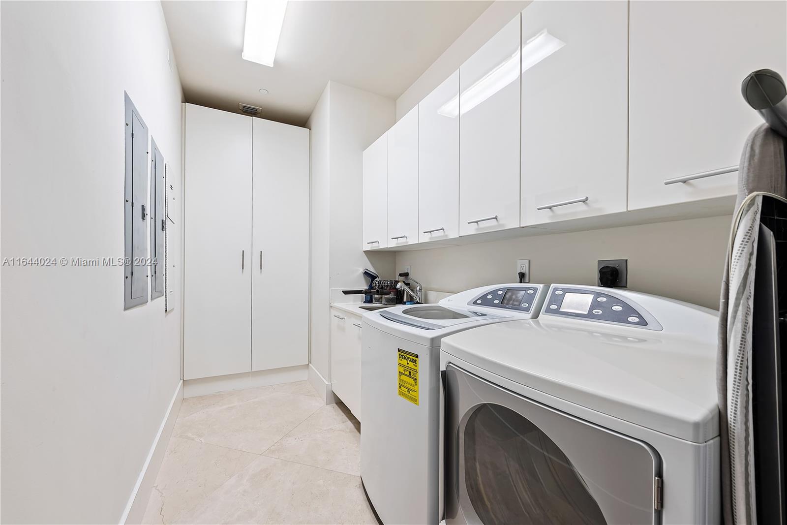 2711 HOLLYWOOD BEACH COND - Residential