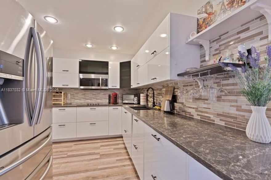 This renovated 1-bedroom, 1.5-bathroom unit offers a fully furnished living space designed for comfort and convenience. The open kitchen and living area, enhanced by ceramic tile flooring, provides a warm and low-maintenance environment. Residents can enjoy a range of resort-style amenities, including beach access, a healthy environment, two pools, fitness centers, a sauna, and steam rooms. Recreational activities include tennis, billiards, and shuffleboard, along with a convenience store and a restaurant. The barbecue area is perfect for gatherings and creating memorable experiences. Additionally, 24-hour security ensures a safe living environment. This unit is a compelling option for anyone looking to lease a new home.