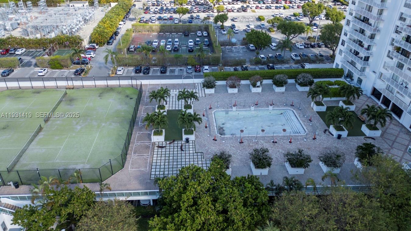 ADMIRALS PORT CONDO - Residential