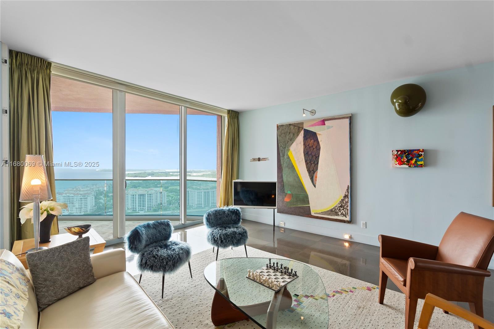 300 S Pointe Dr 3204