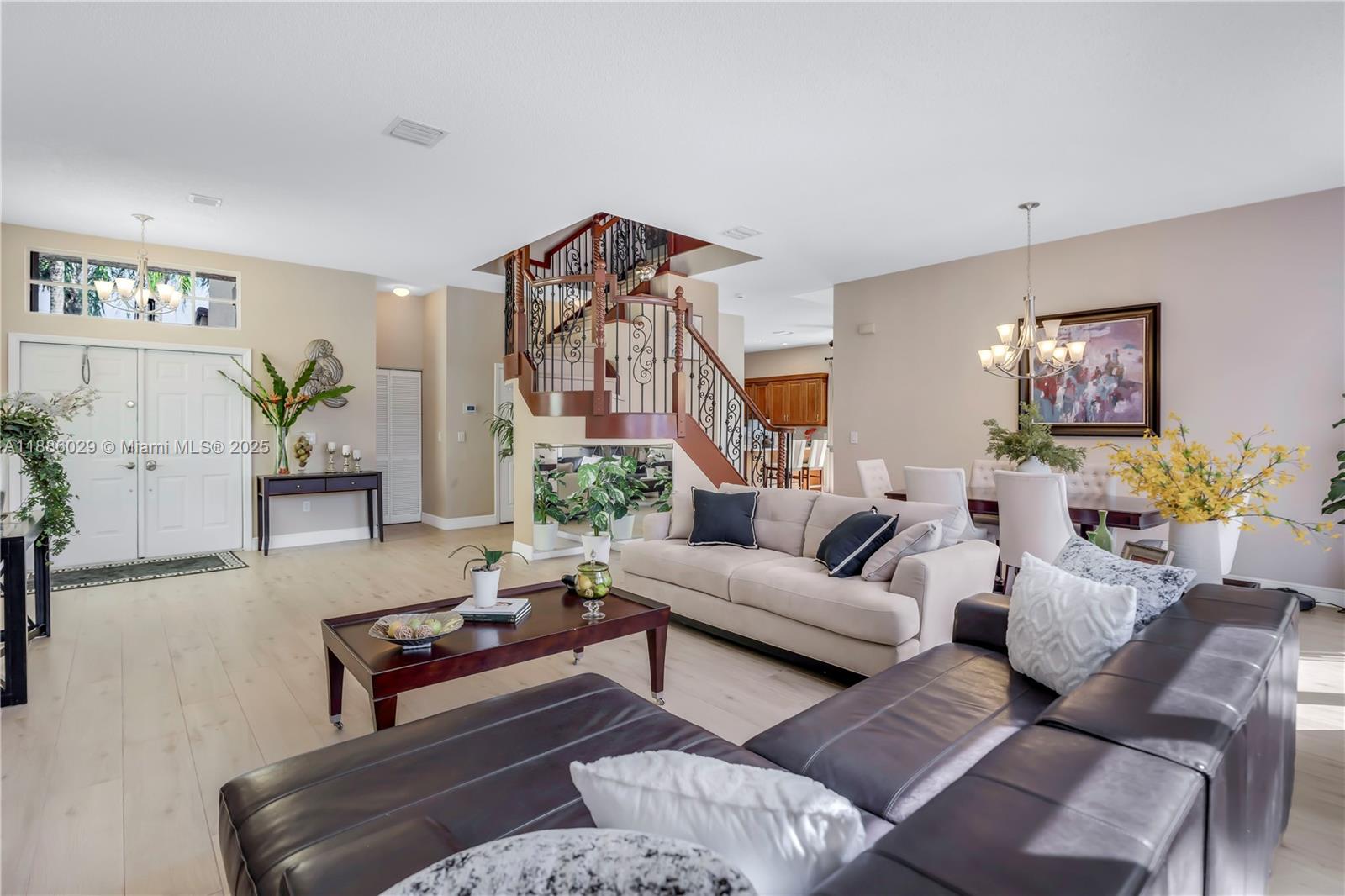 TOWNGATE - Residential