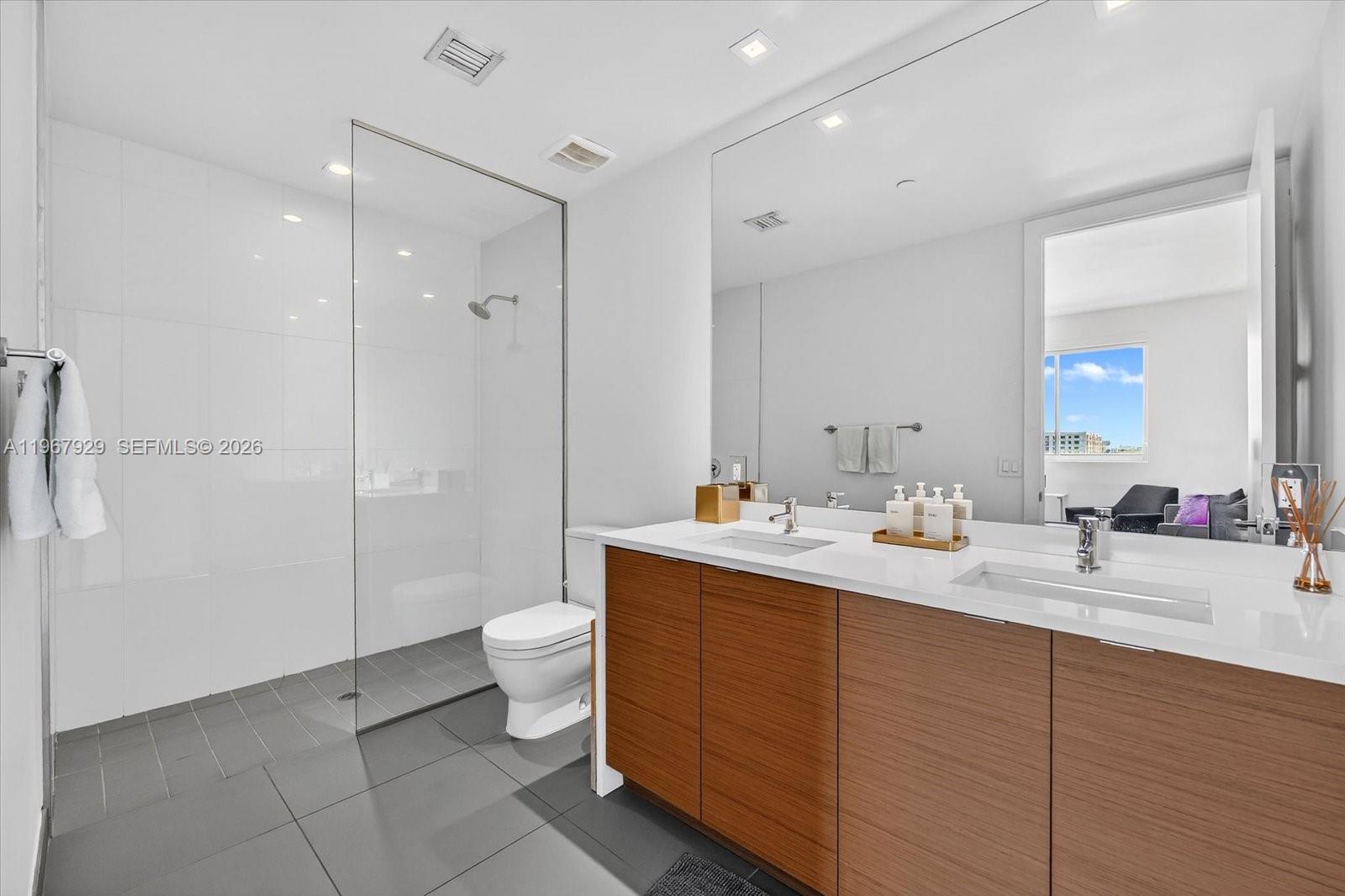 250 WYNWOOD CONDO - Residential