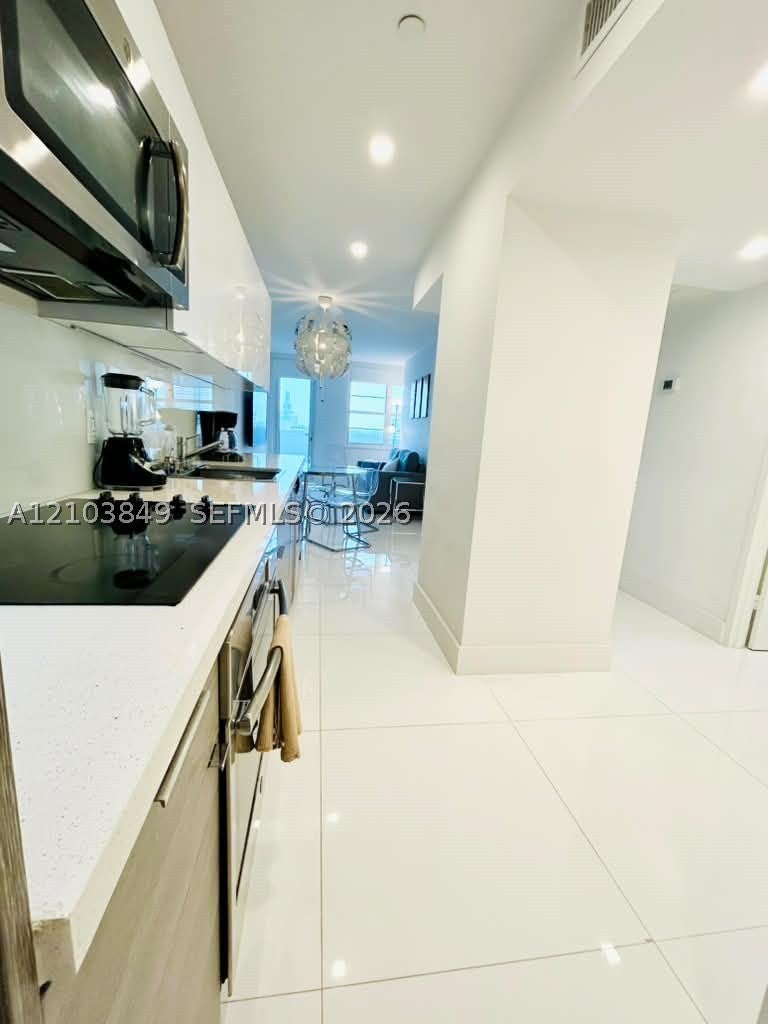 100 Lincoln Rd 1645
