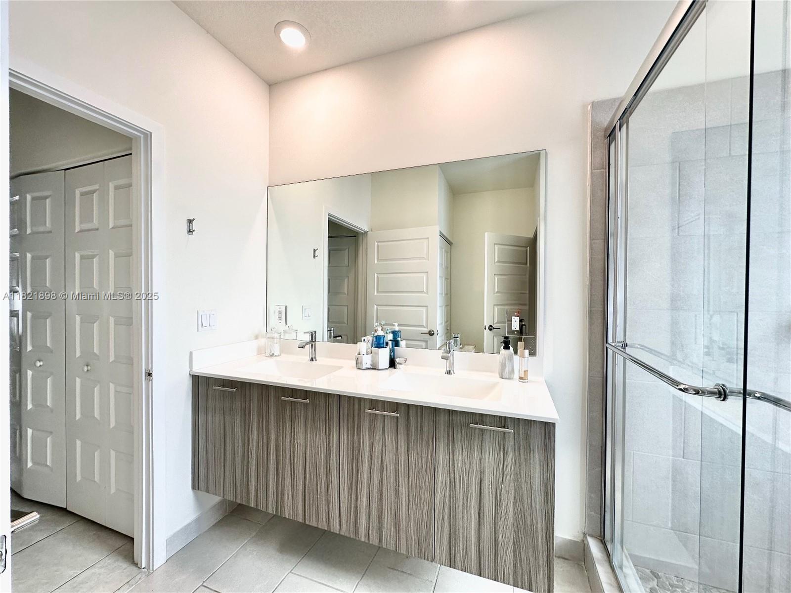 URBANA AT THE RESIDENCES - Residential
