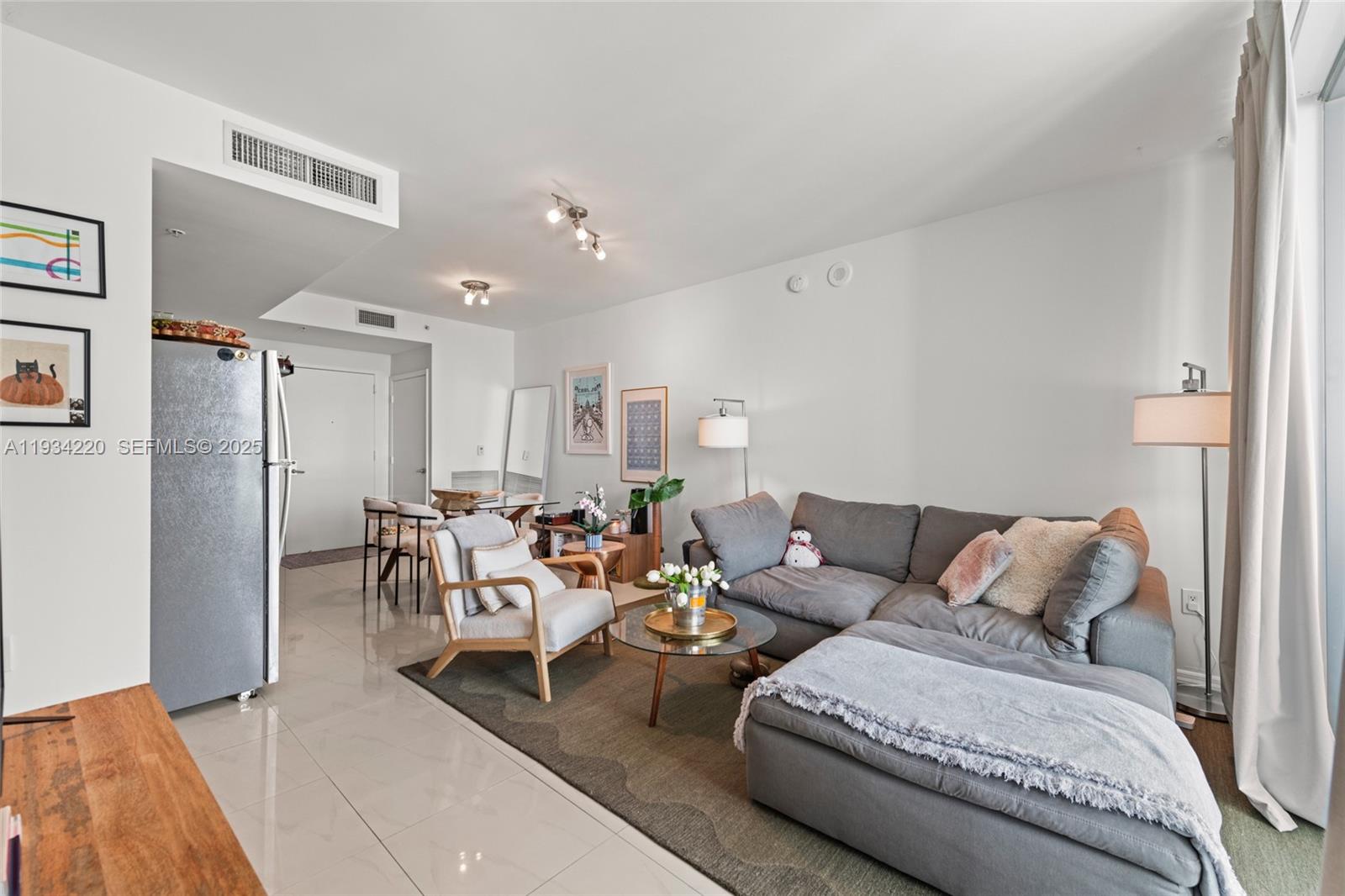 IVY CONDO - Residential