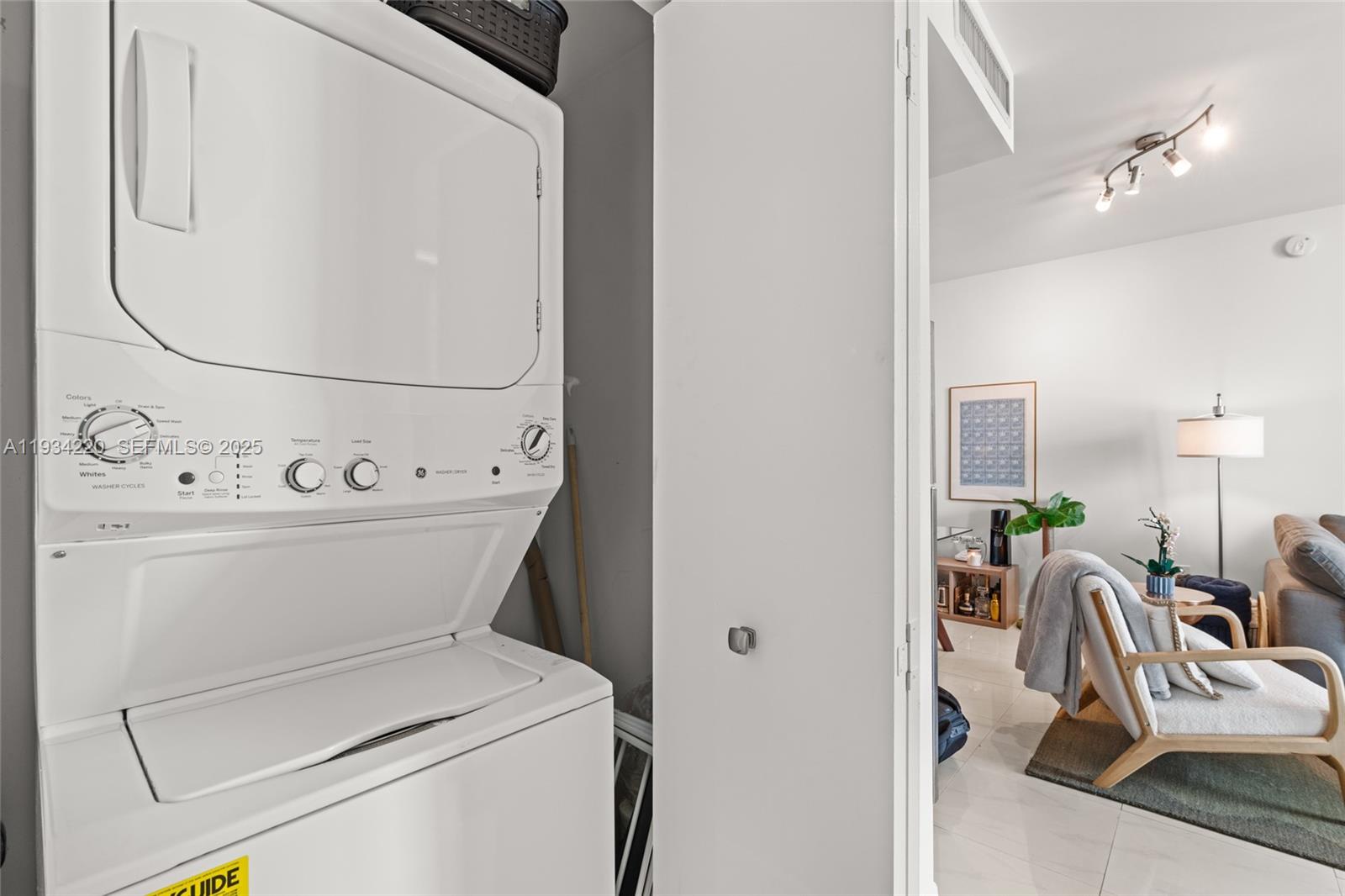 IVY CONDO - Residential