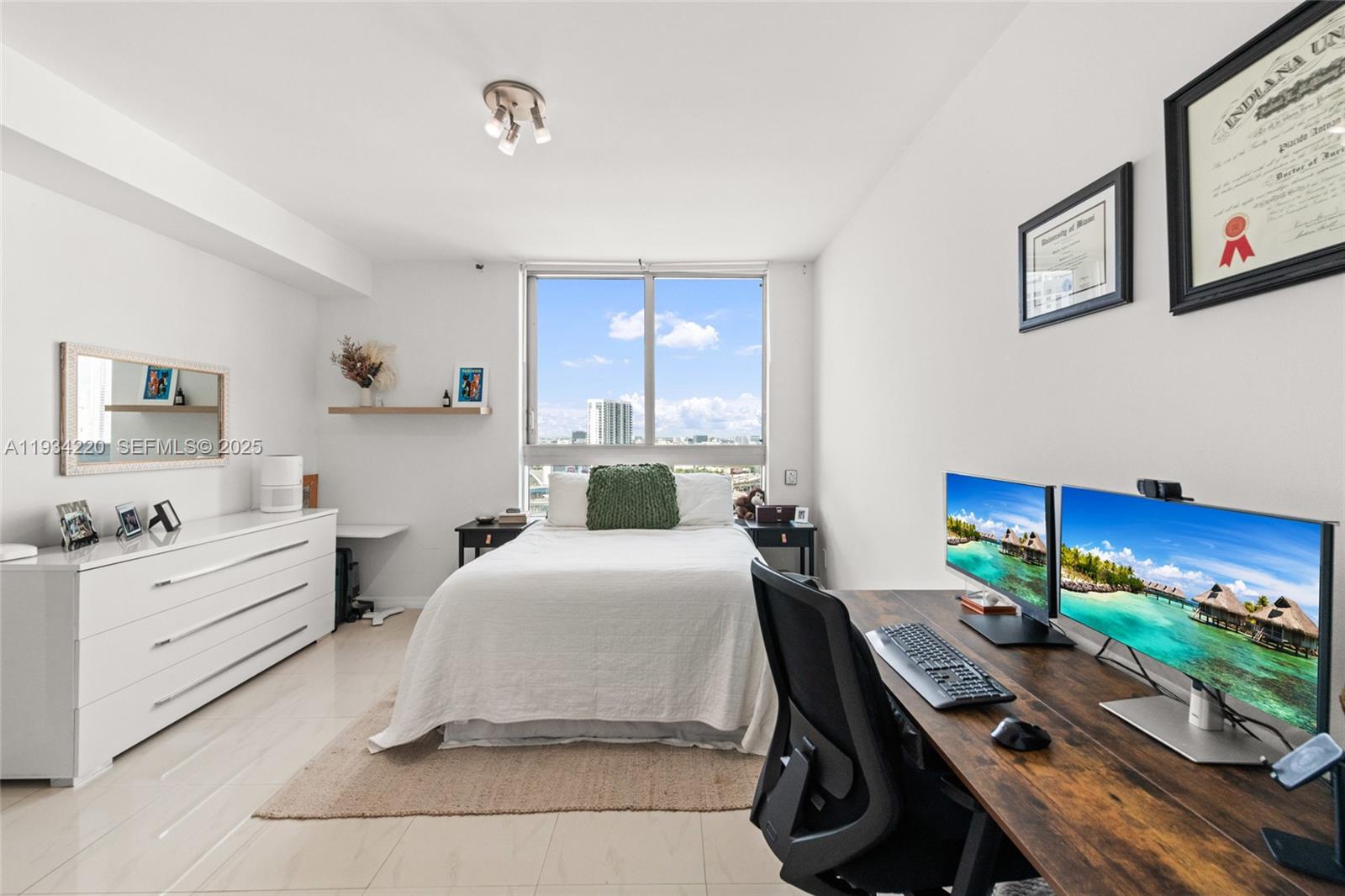 IVY CONDO - Residential