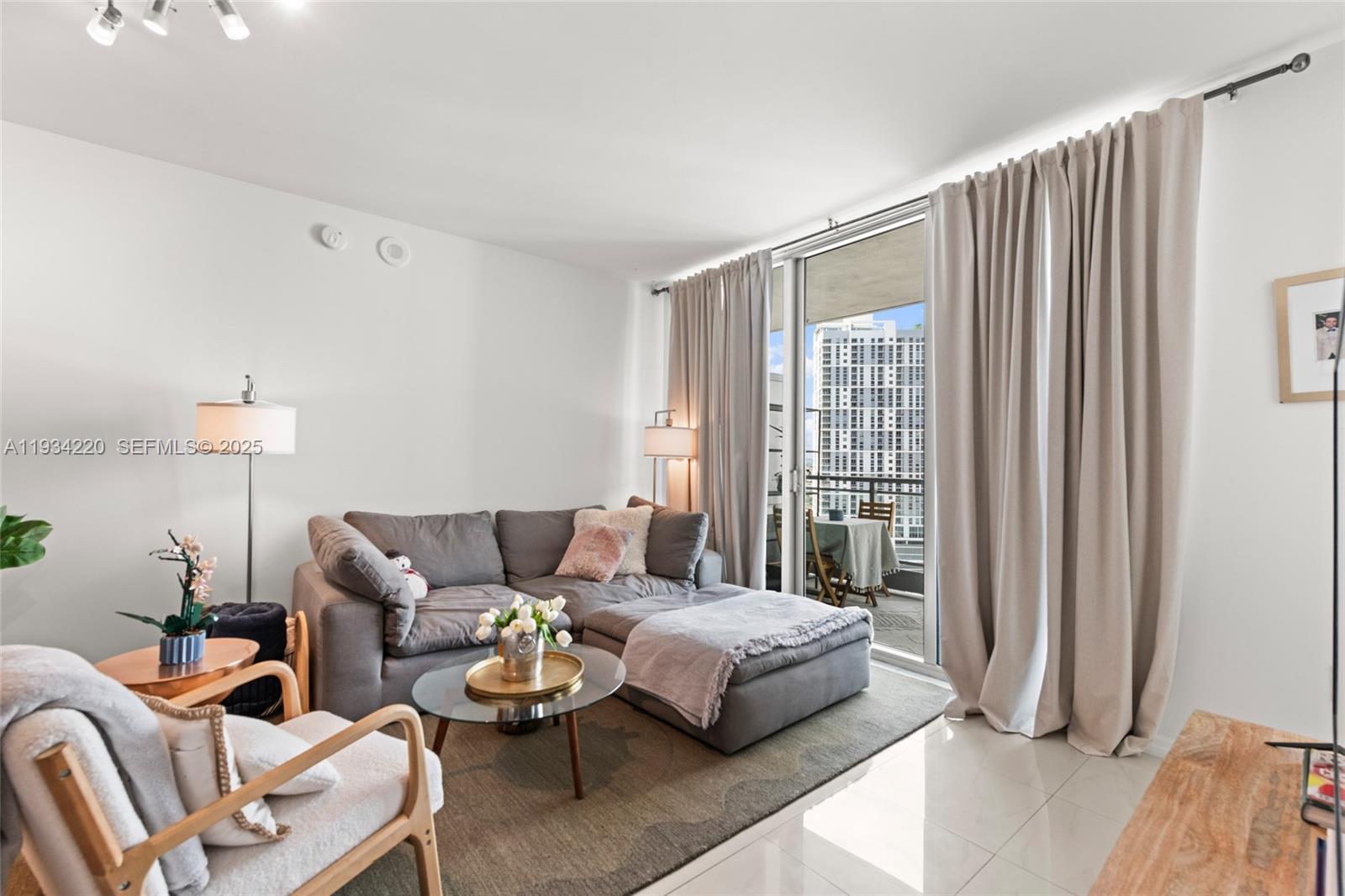 IVY CONDO - Residential