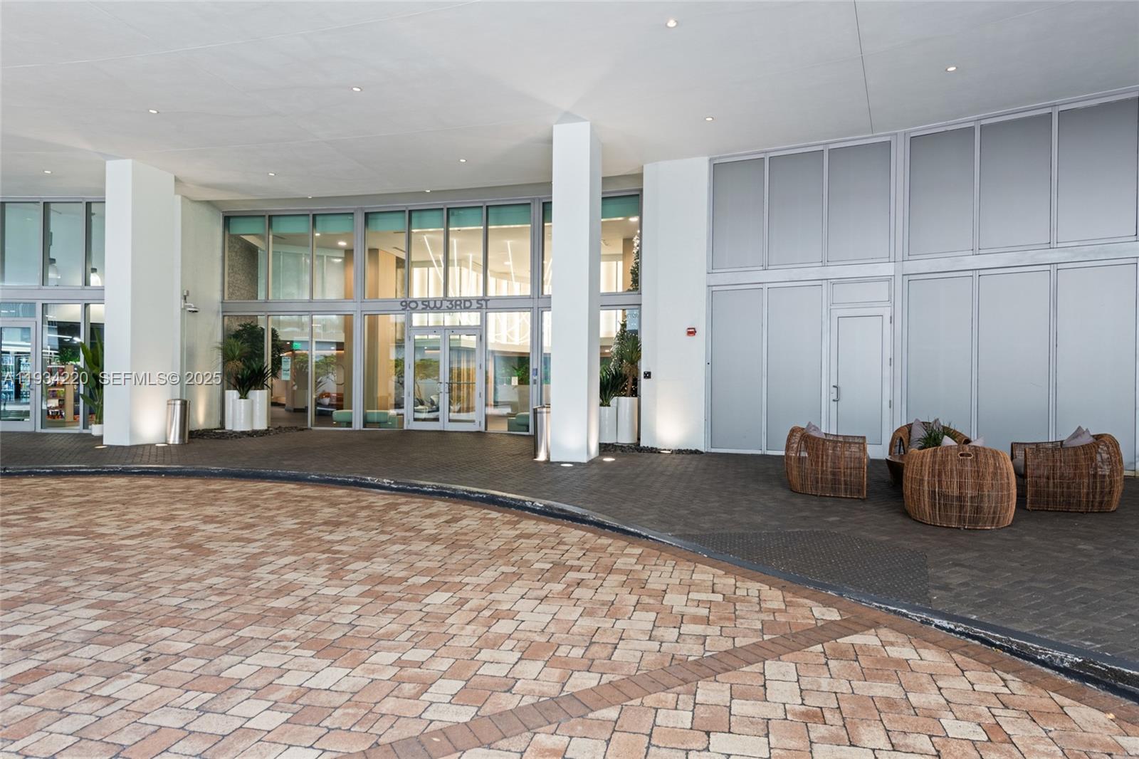 IVY CONDO - Residential