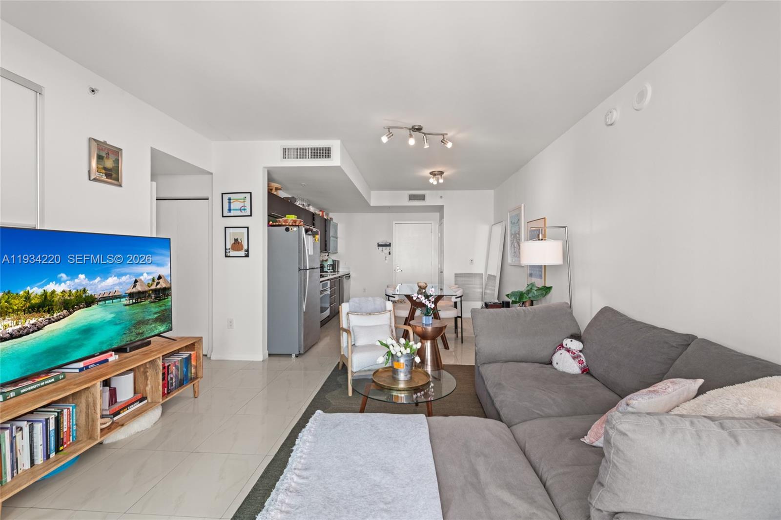 IVY CONDO - Residential
