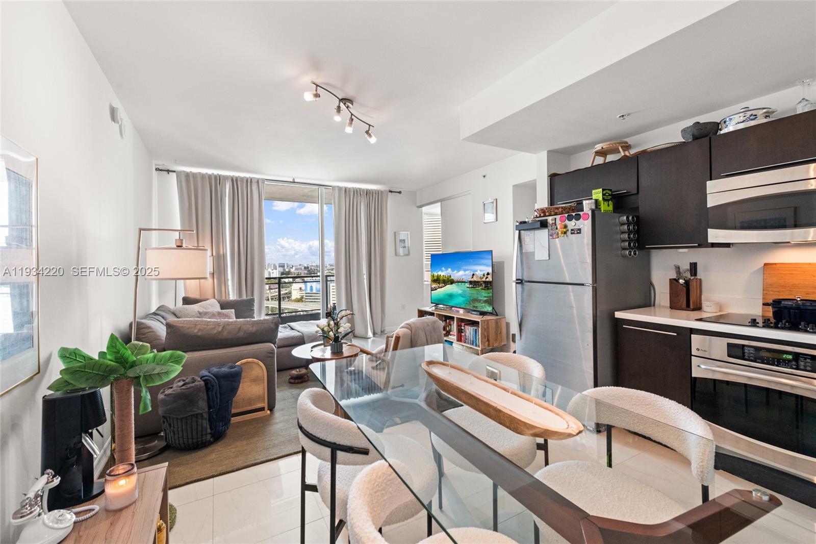 IVY CONDO - Residential