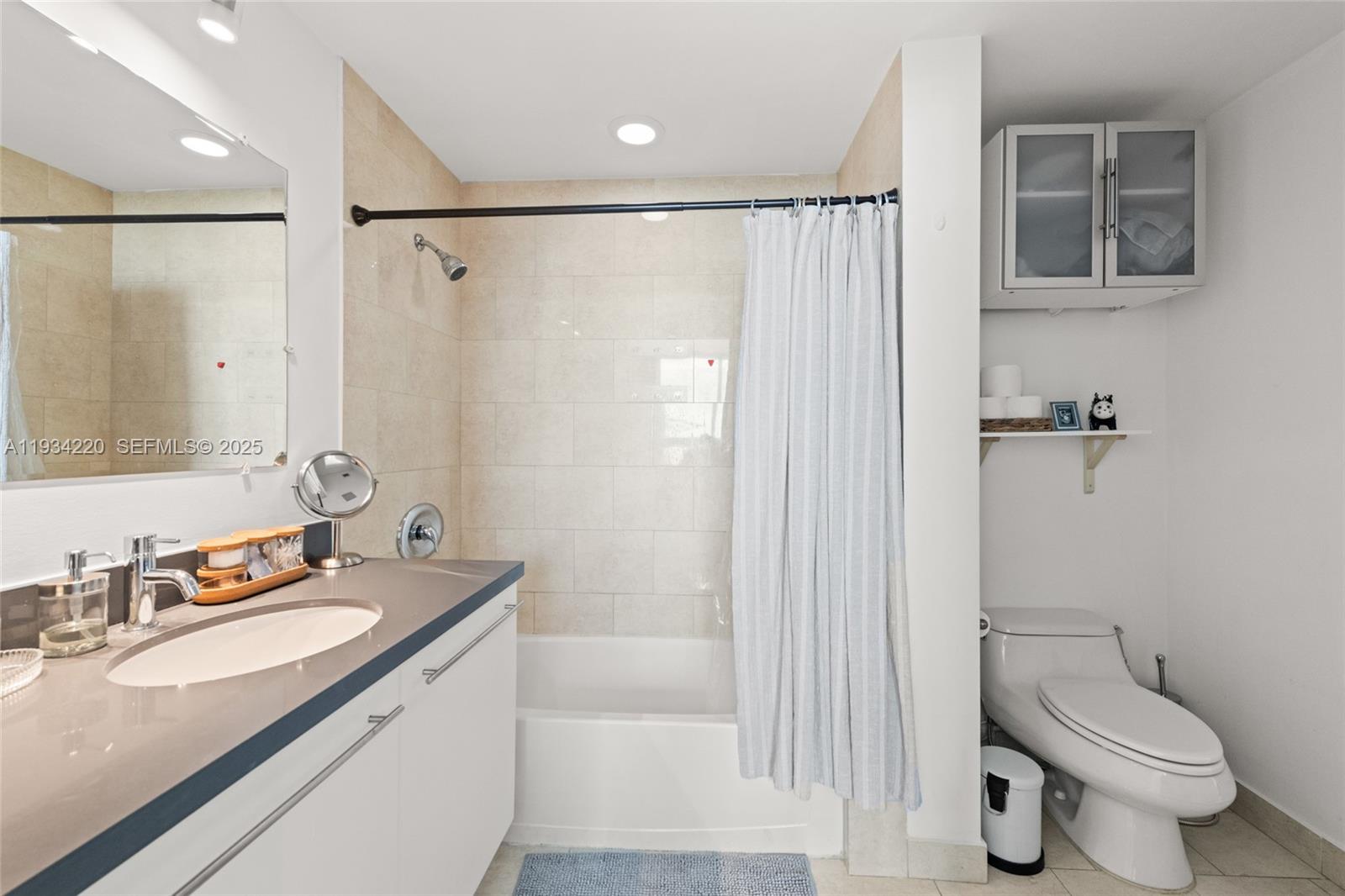 IVY CONDO - Residential