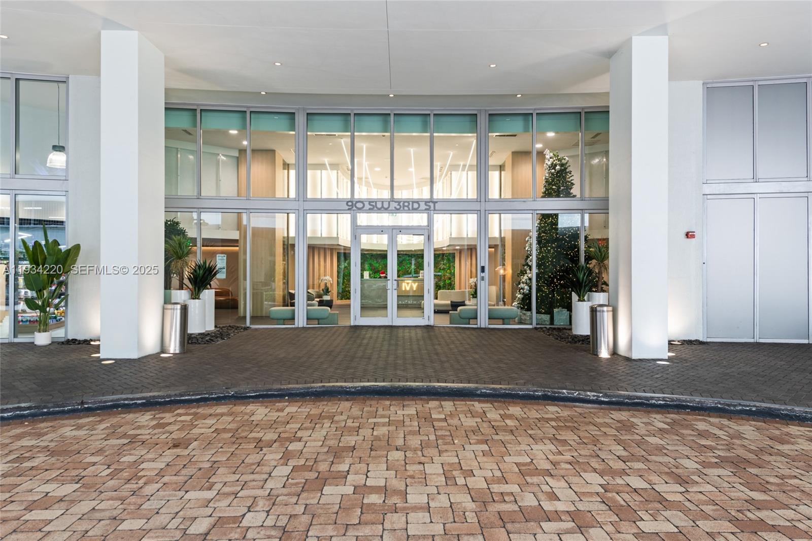 IVY CONDO - Residential