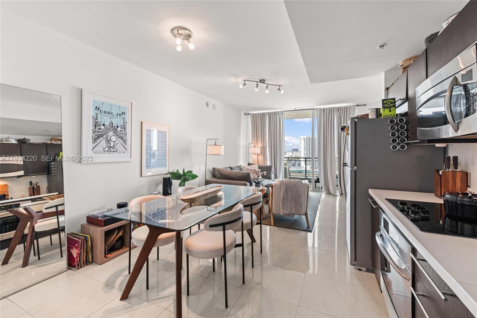 IVY CONDO - Residential