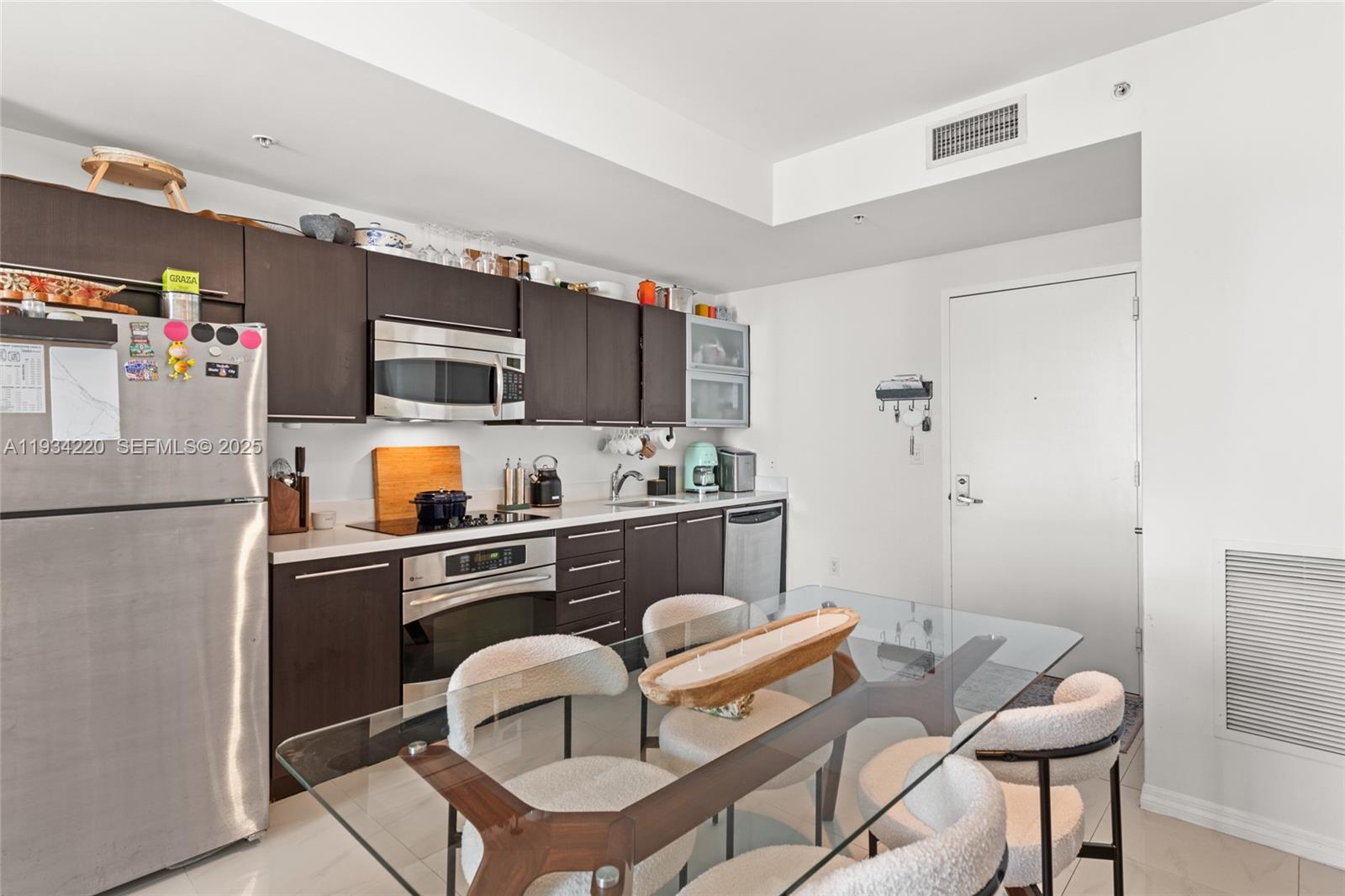 IVY CONDO - Residential