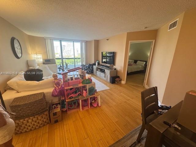 MYSTIC POINTE TOWER 600 C - Residential