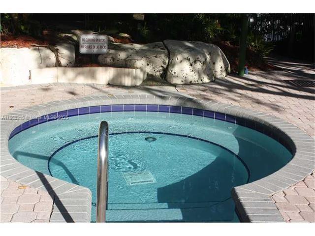 MYSTIC POINTE TOWER 600 C - Residential