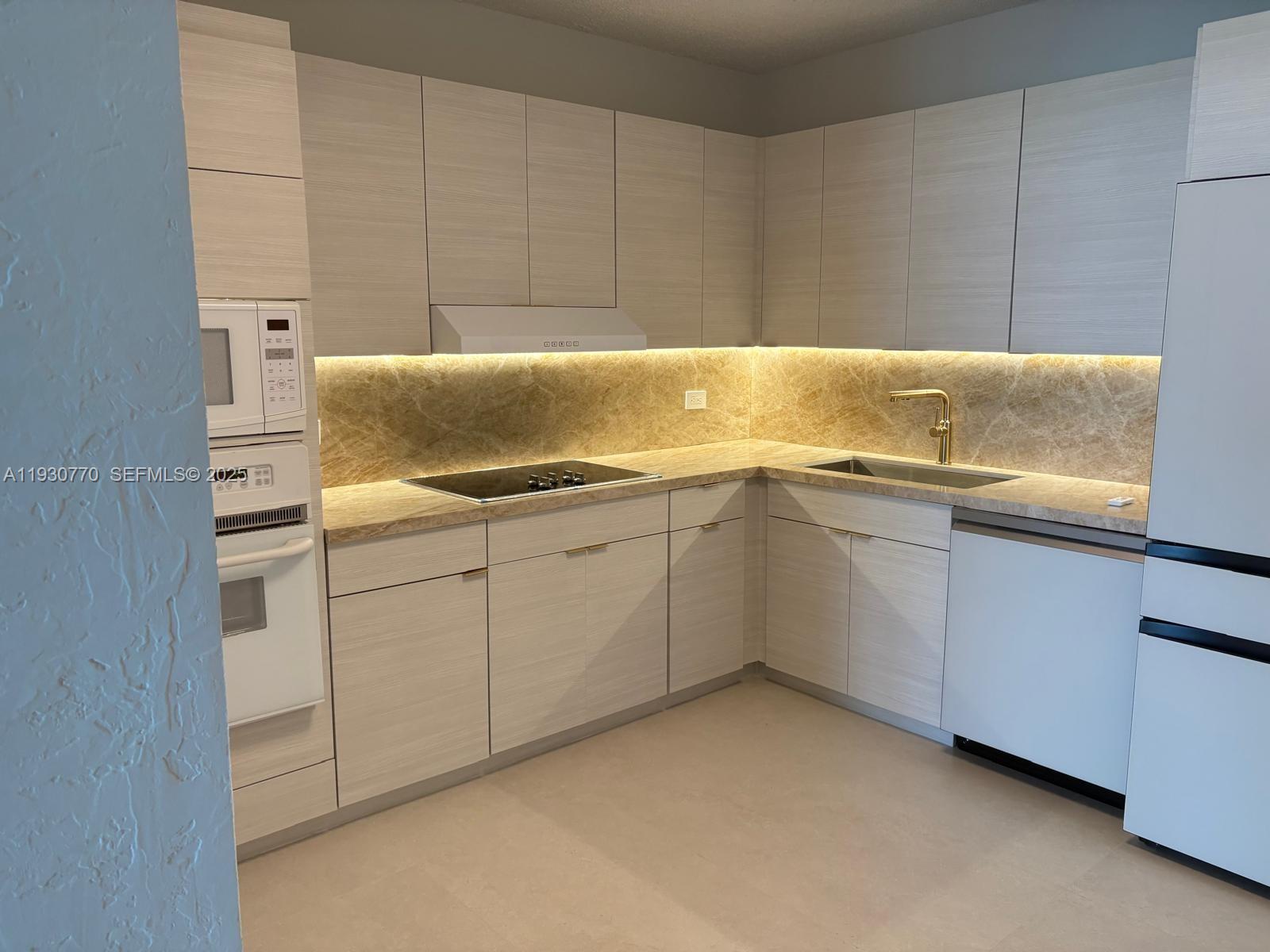 OCEAN 88 CONDOMINIUM - Residential