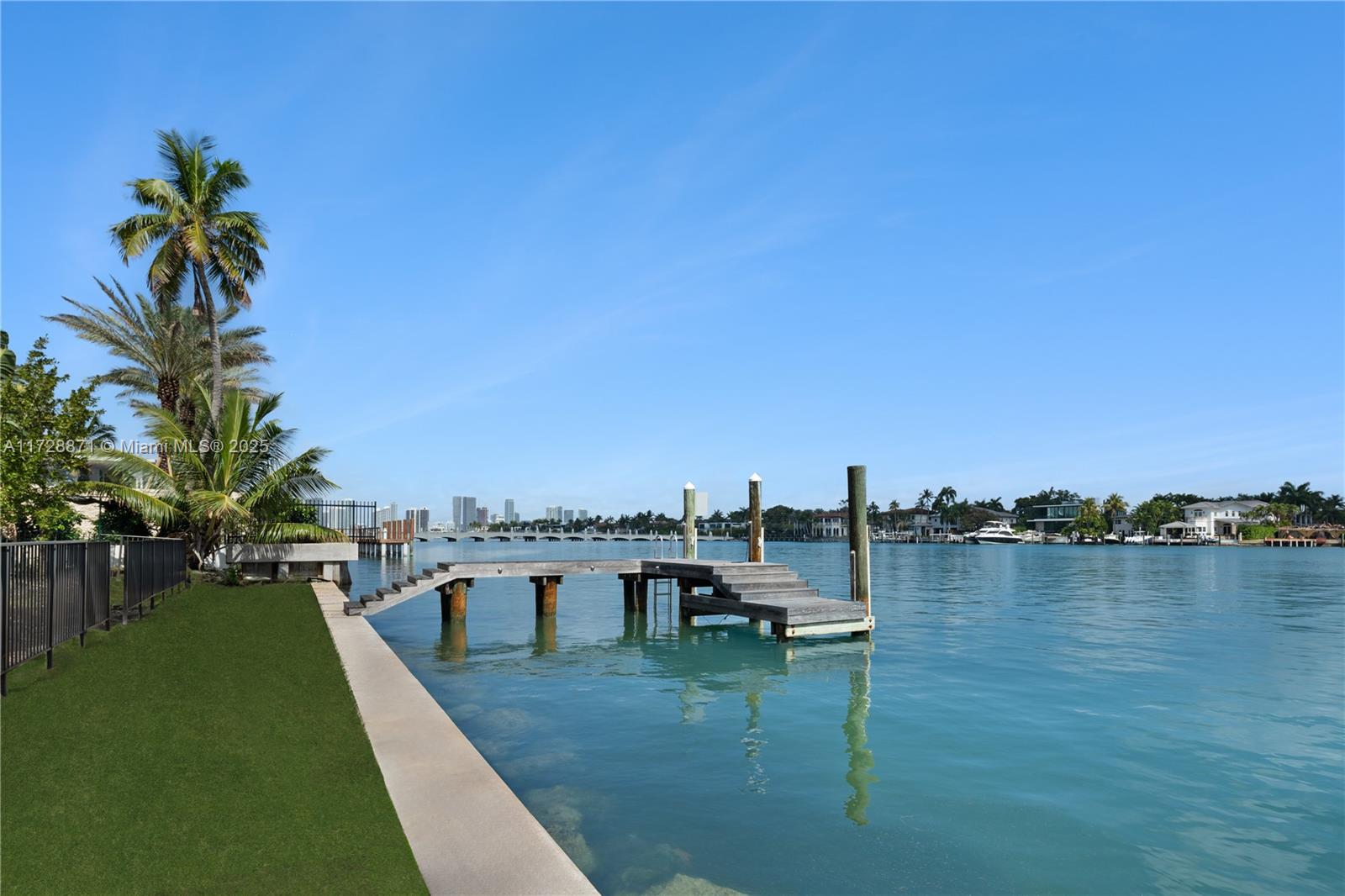 PALM ISLAND - Land