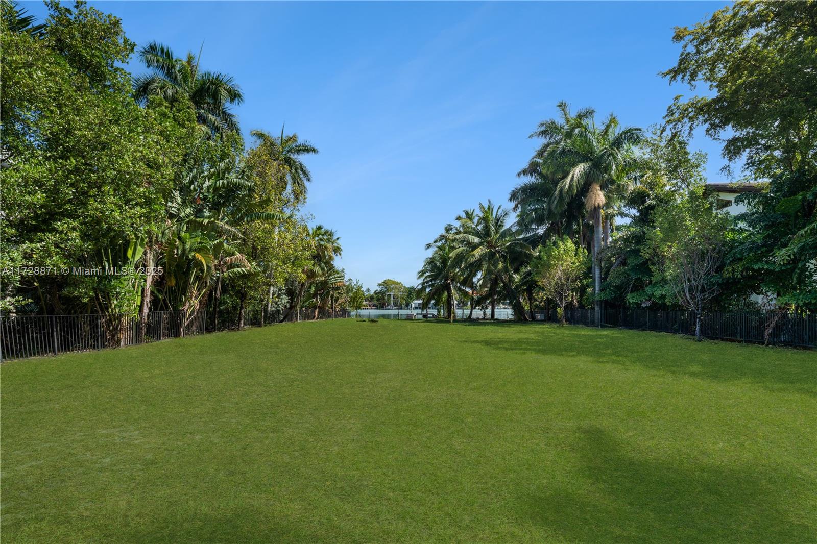 PALM ISLAND - Land