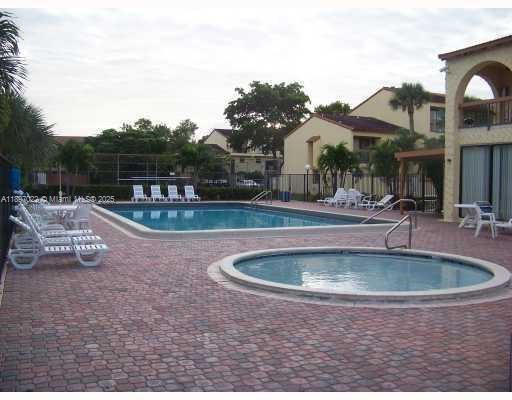 DEL RIO VILLAGE - Residential