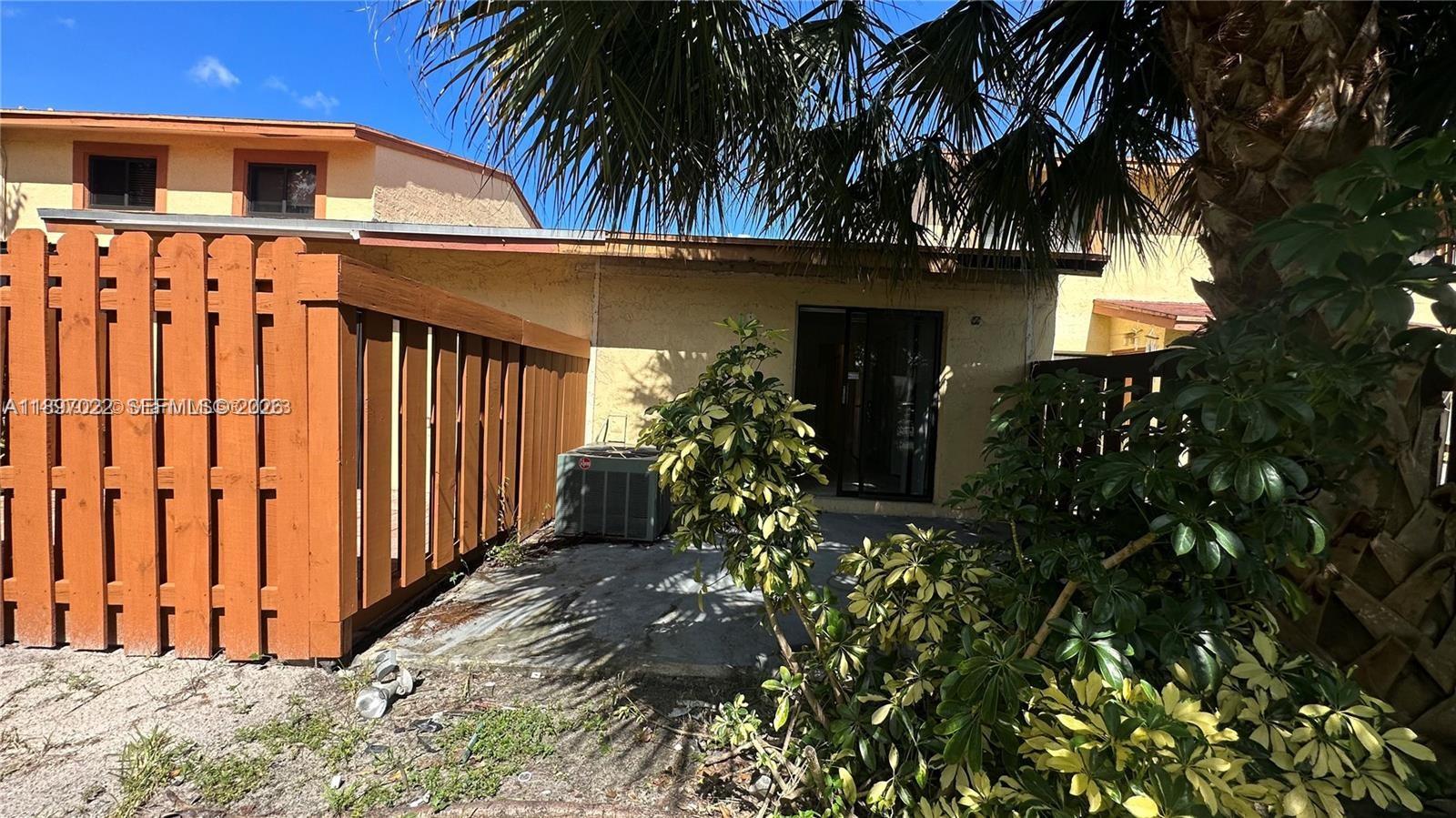 DEL RIO VILLAGE - Residential