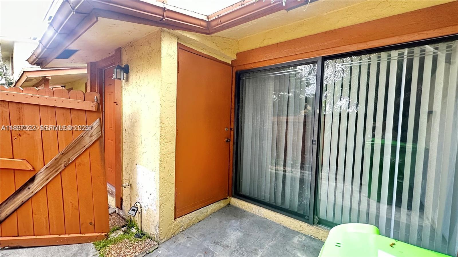 DEL RIO VILLAGE - Residential